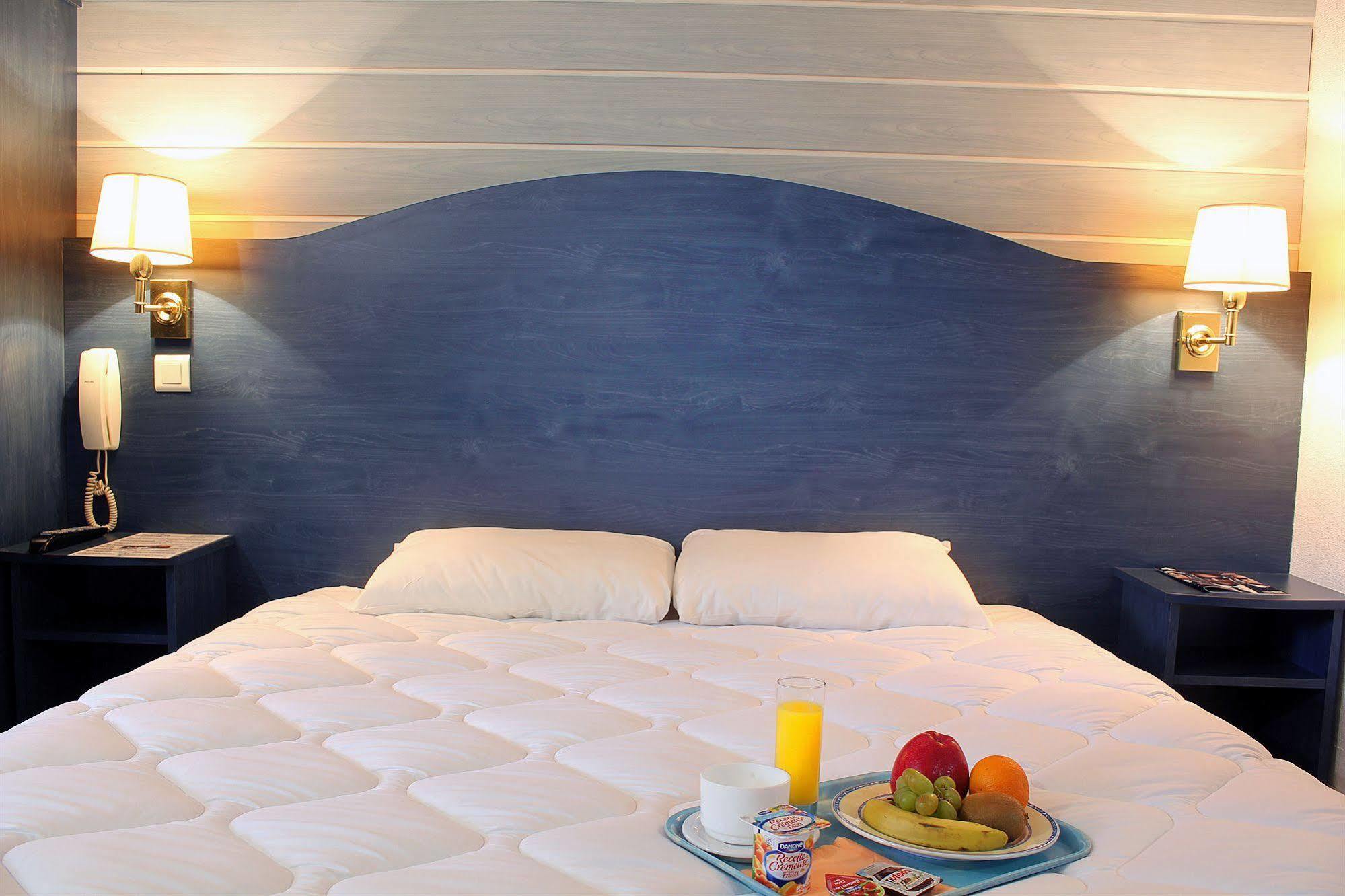 Contact Hotel Restaurant Bleu France - Eragny Cergy Zewnętrze zdjęcie