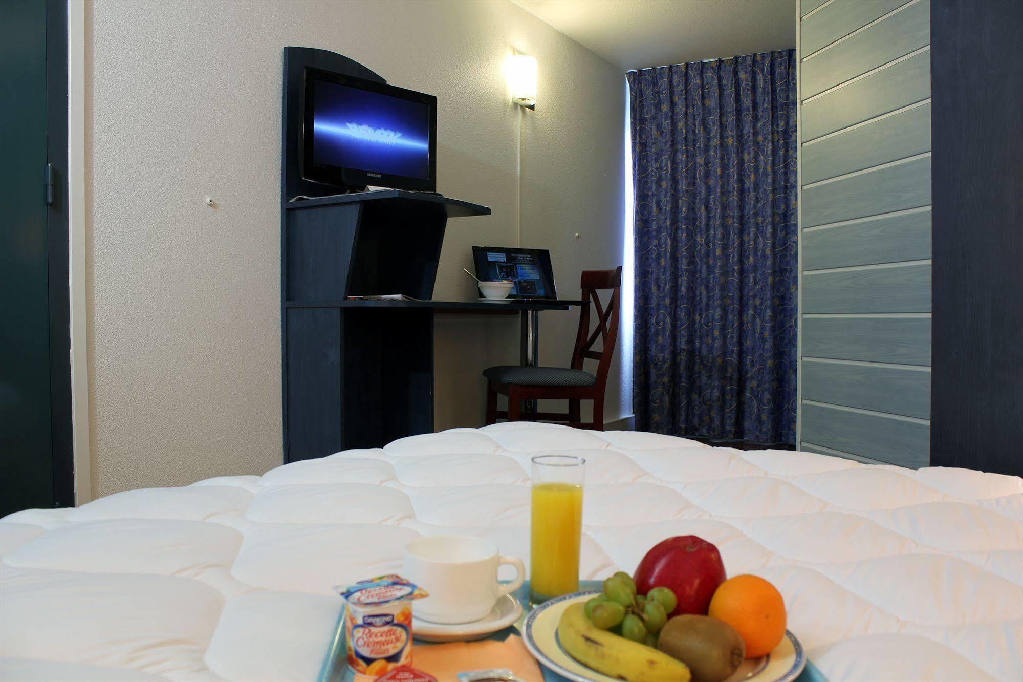 Contact Hotel Restaurant Bleu France - Eragny Cergy Zewnętrze zdjęcie