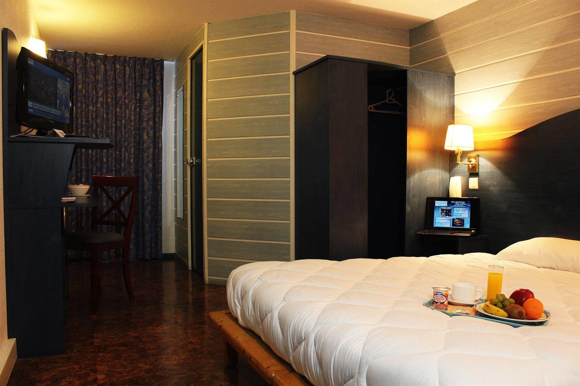 Contact Hotel Restaurant Bleu France - Eragny Cergy Zewnętrze zdjęcie